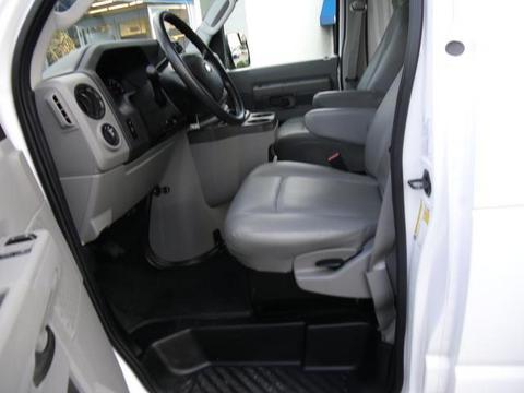 Ford Econoline 2011 photo 2