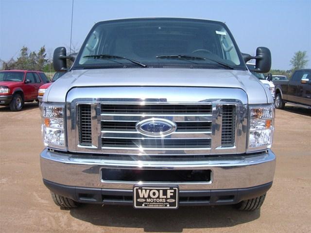 Ford Econoline 2011 photo 1