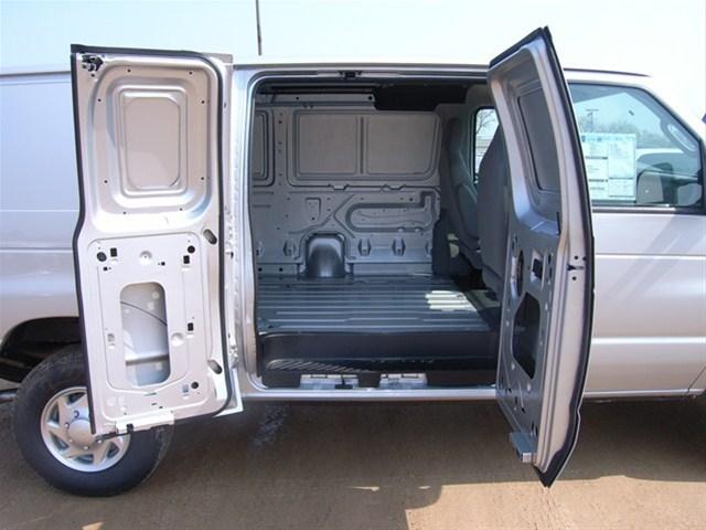 Ford Econoline 2011 photo 3
