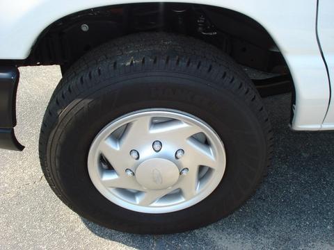 Ford Econoline 2011 photo 1