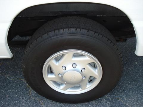 Ford Econoline 2011 photo 2