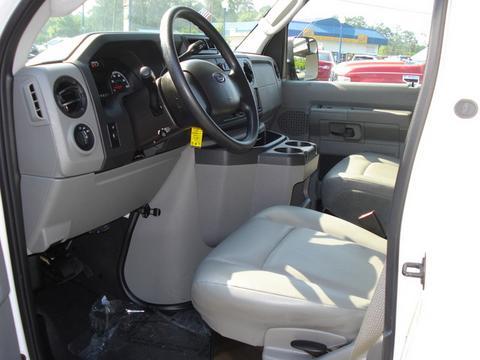 Ford Econoline 2011 photo 3