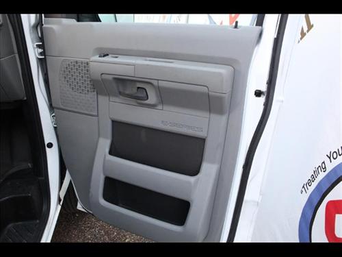 Ford Econoline 2011 photo 1