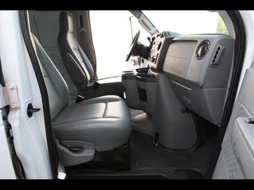 Ford Econoline 2011 photo 2