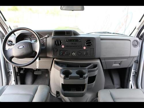 Ford Econoline 2011 photo 3