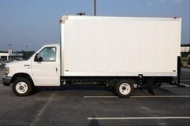 Ford Econoline 2011 photo 3