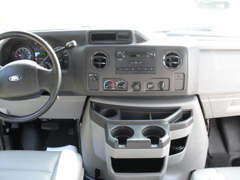 Ford Econoline 2011 photo 2