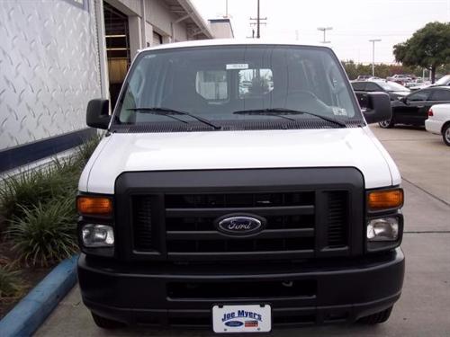 Ford Econoline 2011 photo 2