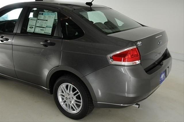 Ford Econoline 2011 photo 4