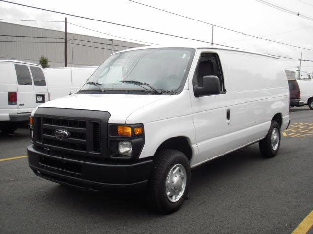 Ford Econoline 2011 photo 2