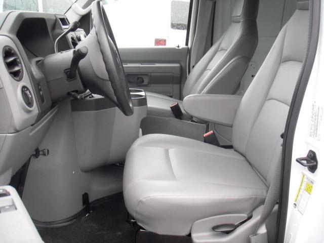 Ford Econoline 2011 photo 4