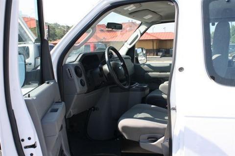 Ford Econoline 2011 photo 2
