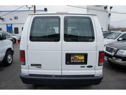 Ford Econoline 2011 photo 2
