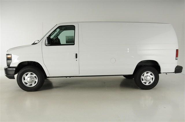 Ford Econoline 2011 photo 3