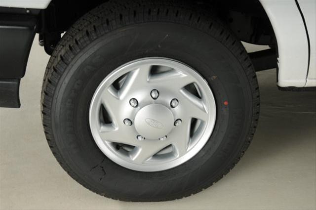 Ford Econoline 2011 photo 2