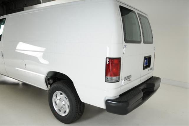 Ford Econoline 2011 photo 5
