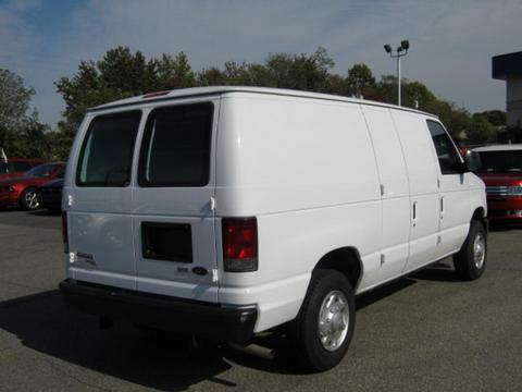 Ford Econoline 2011 photo 2