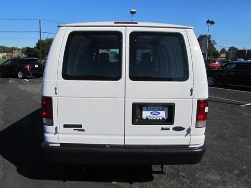 Ford Econoline 2011 photo 2