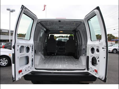 Ford Econoline 2011 photo 2