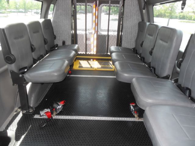 Ford Econoline 2011 photo 26