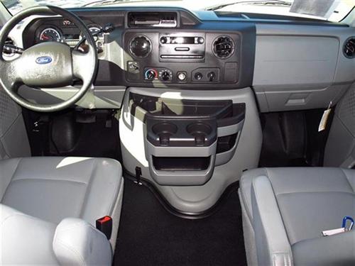 Ford Econoline 2011 photo 3