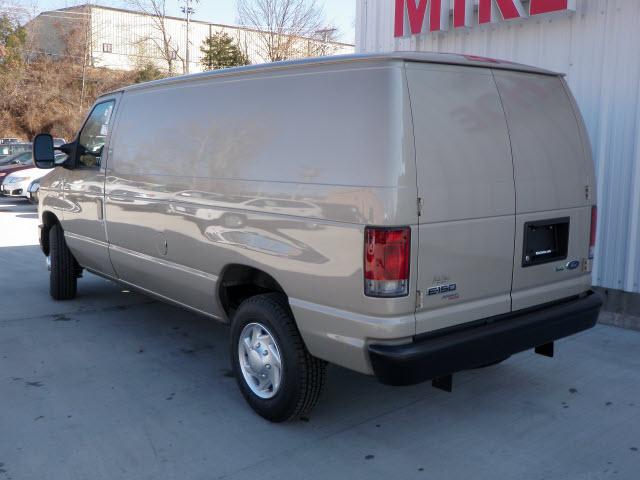Ford Econoline 2011 photo 1