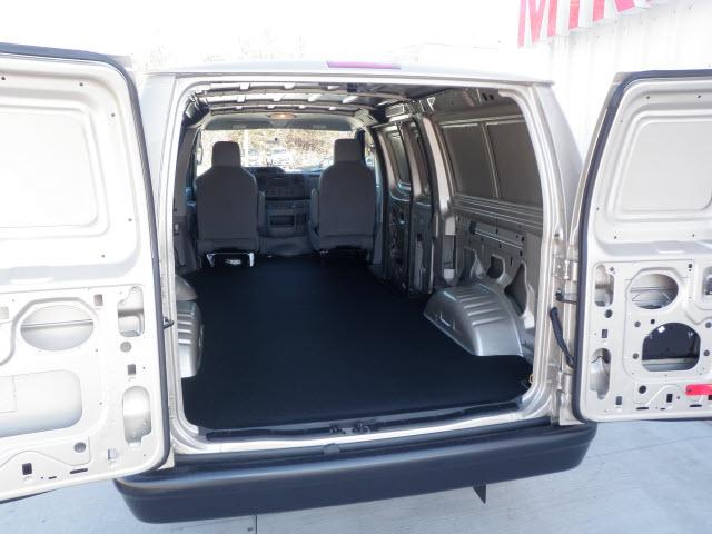 Ford Econoline 2011 photo 2