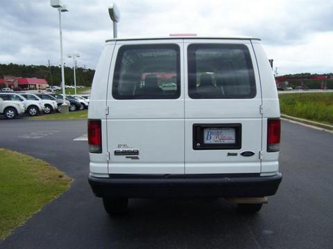 Ford Econoline 2011 photo 3