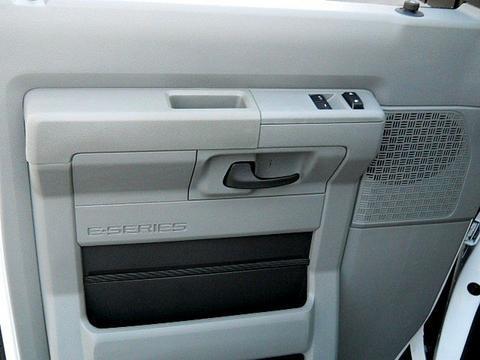 Ford Econoline 2011 photo 1
