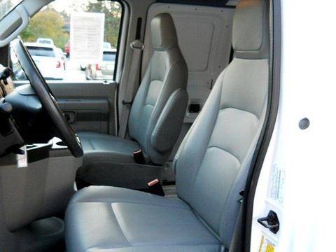 Ford Econoline 2011 photo 2
