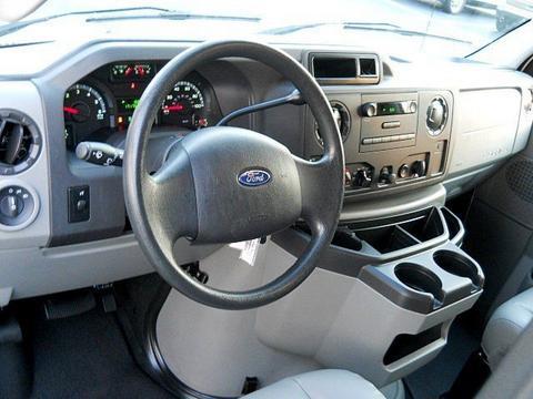 Ford Econoline 2011 photo 3