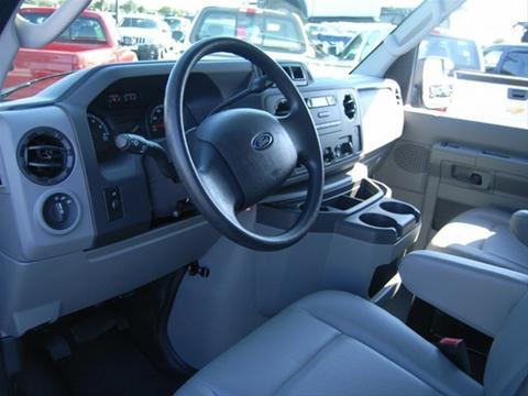 Ford Econoline 2011 photo 2