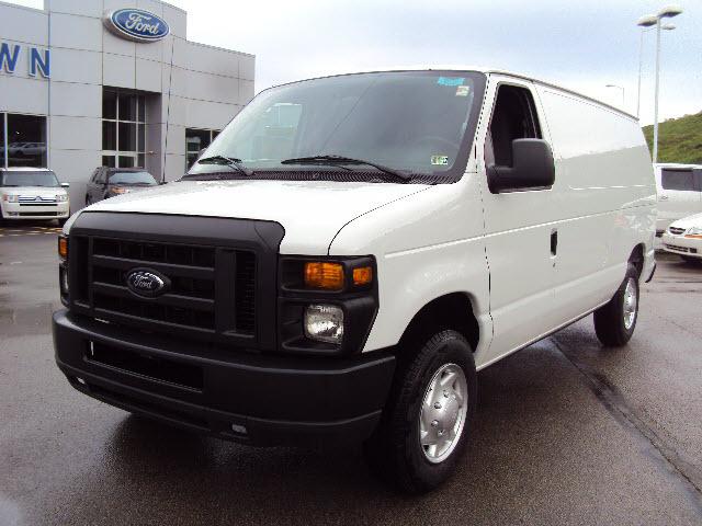 Ford Econoline 2011 photo 1
