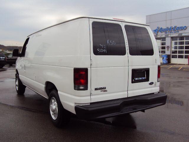 Ford Econoline 2011 photo 2