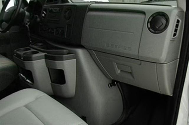 Ford Econoline 2011 photo 1