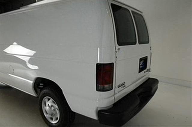 Ford Econoline 2011 photo 2