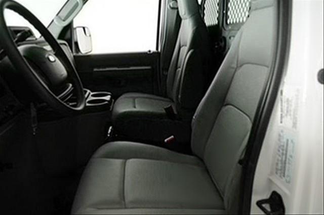 Ford Econoline 2011 photo 3