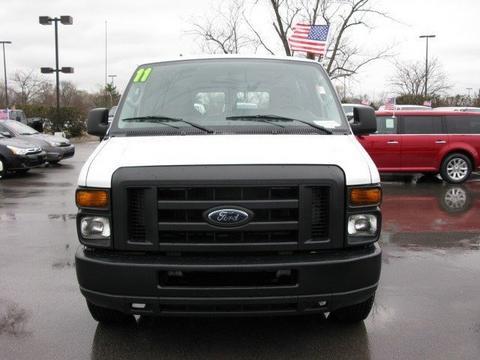 Ford Econoline 2011 photo 1