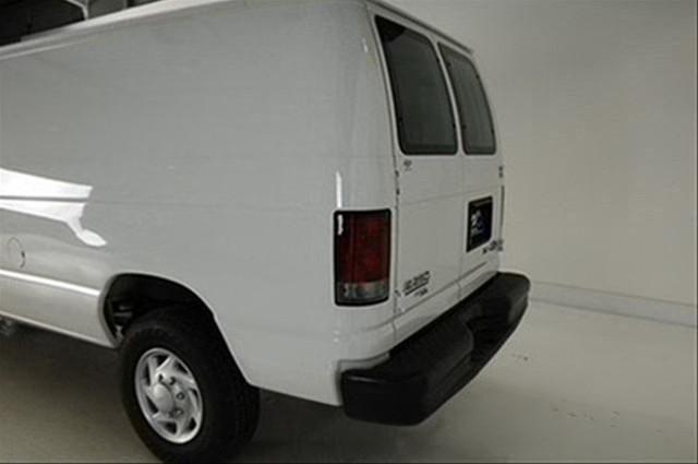 Ford Econoline 2011 photo 3