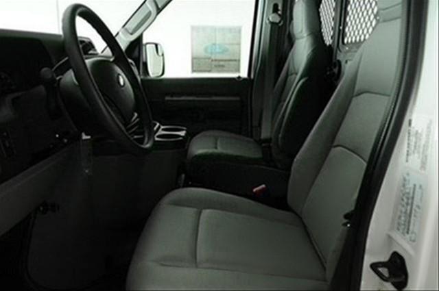 Ford Econoline 2011 photo 4