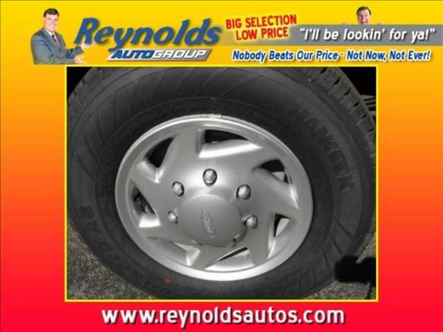 Ford Econoline 2011 photo 1