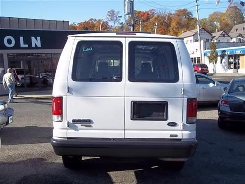 Ford Econoline 2011 photo 2