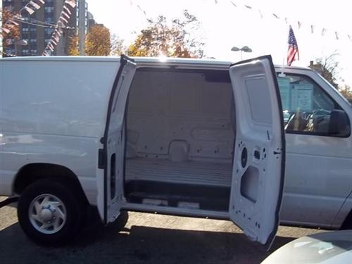Ford Econoline 2011 photo 4