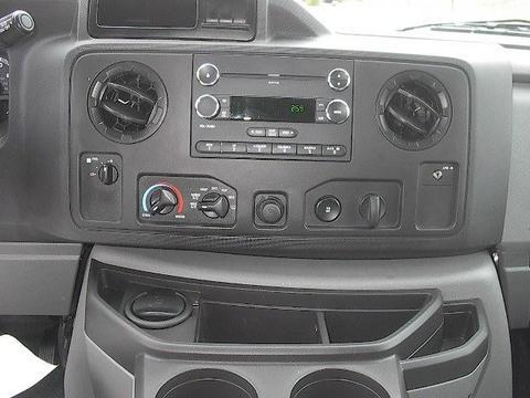 Ford Econoline 2011 photo 1