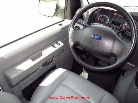 Ford Econoline 2011 photo 1
