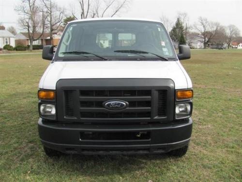 Ford Econoline 2011 photo 2