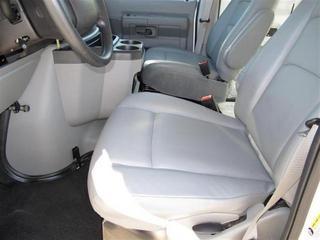 Ford Econoline 2011 photo 2