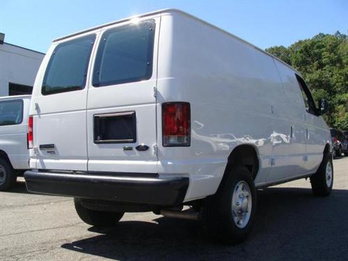 Ford Econoline 2011 photo 2