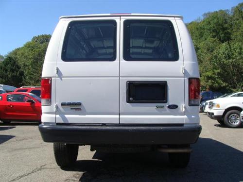 Ford Econoline 2011 photo 3