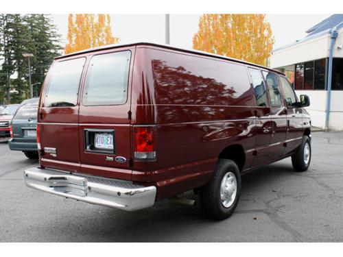 Ford Econoline 2011 photo 2